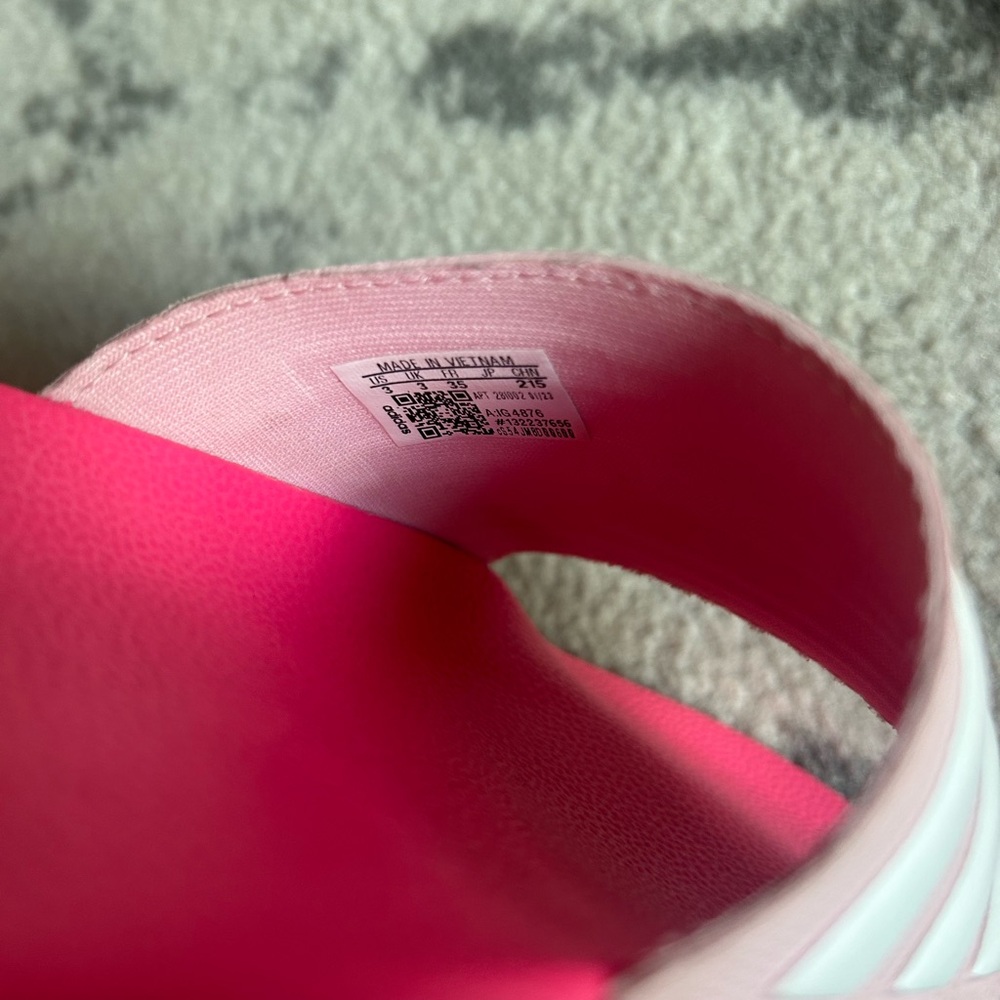 Girls adidas slides size 3 - Picture 7 of 8